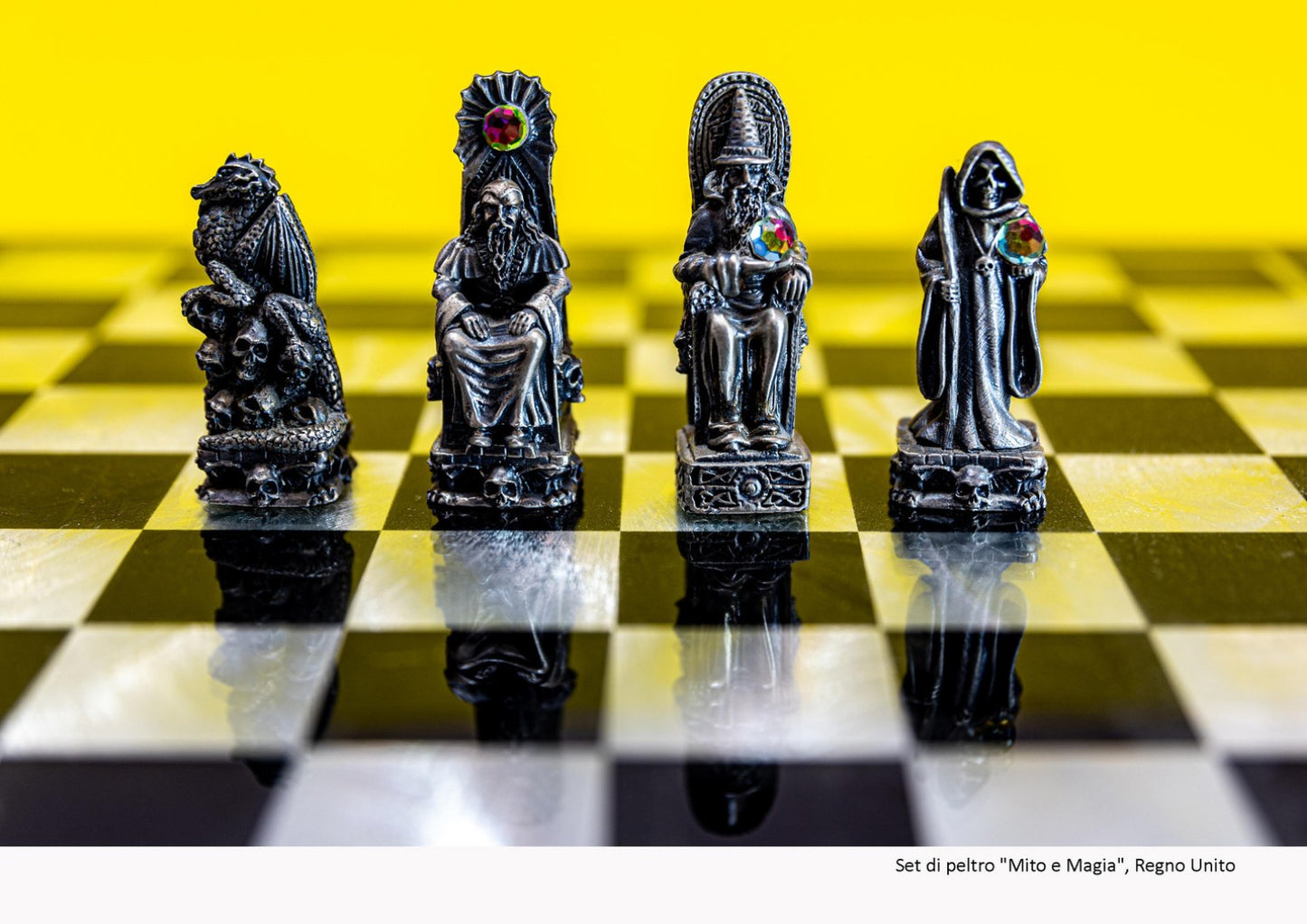 February page of Chess Wall Calendar by Istvan Maar Photography in Italian
