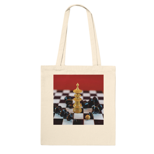 Vienna Chess Set Tote Bag Natural Classic – white queen stands victorious on red-lit chessboard